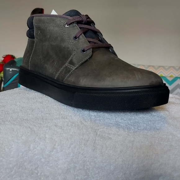 Shoes - Picture 4 of 4